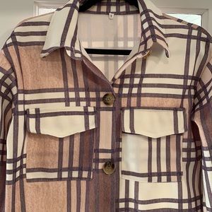 EUC Plaid shacket. Sturdy cotton/polyester blend. Neutral colors.Front buttons.